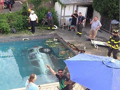 Οδηγούσε μεθυσμένη και έπεσε με το αυτοκίνητο σε πισίνα…